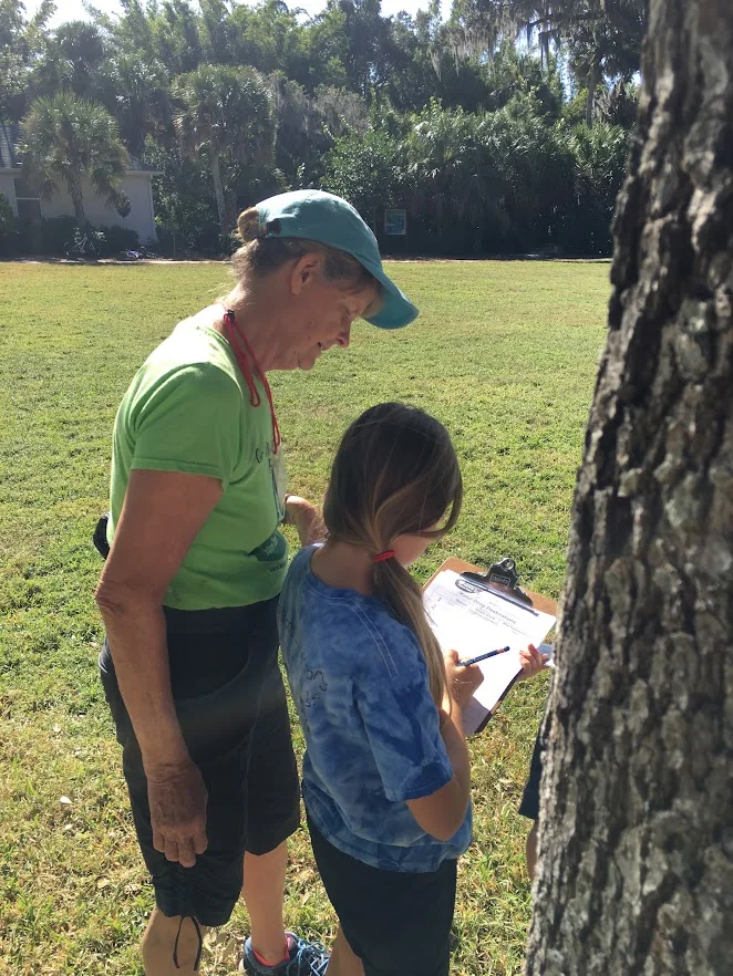 Guided field observation with a clipboard during a science field trip